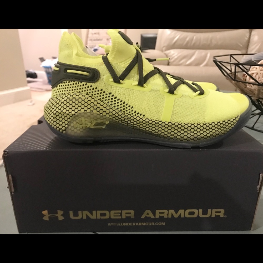 Under Armour Curry 6 youth athletic shoes